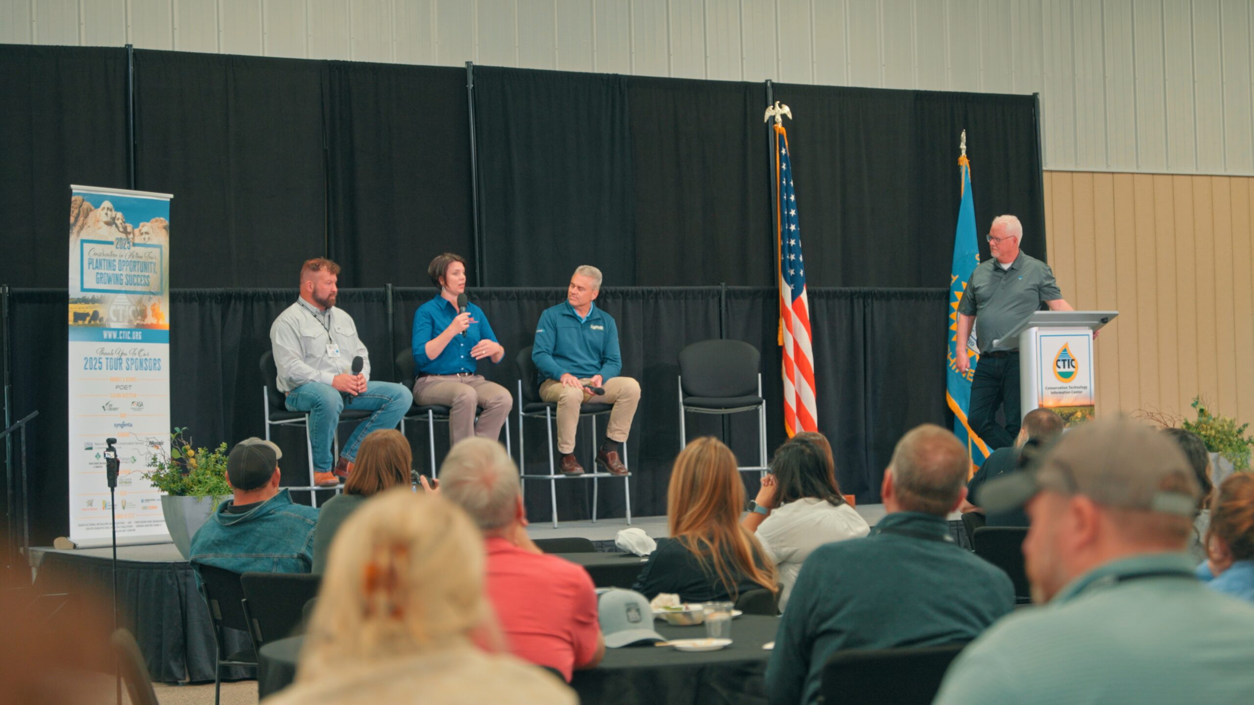 A_1.336.1 Panel discussion on stage and audience.